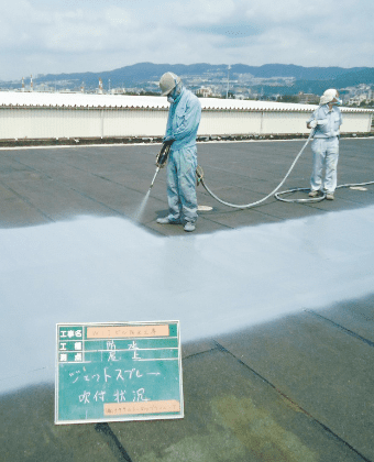 神栖市のビル屋上からの雨漏りを、超速硬化スプレー防水で施工しました！